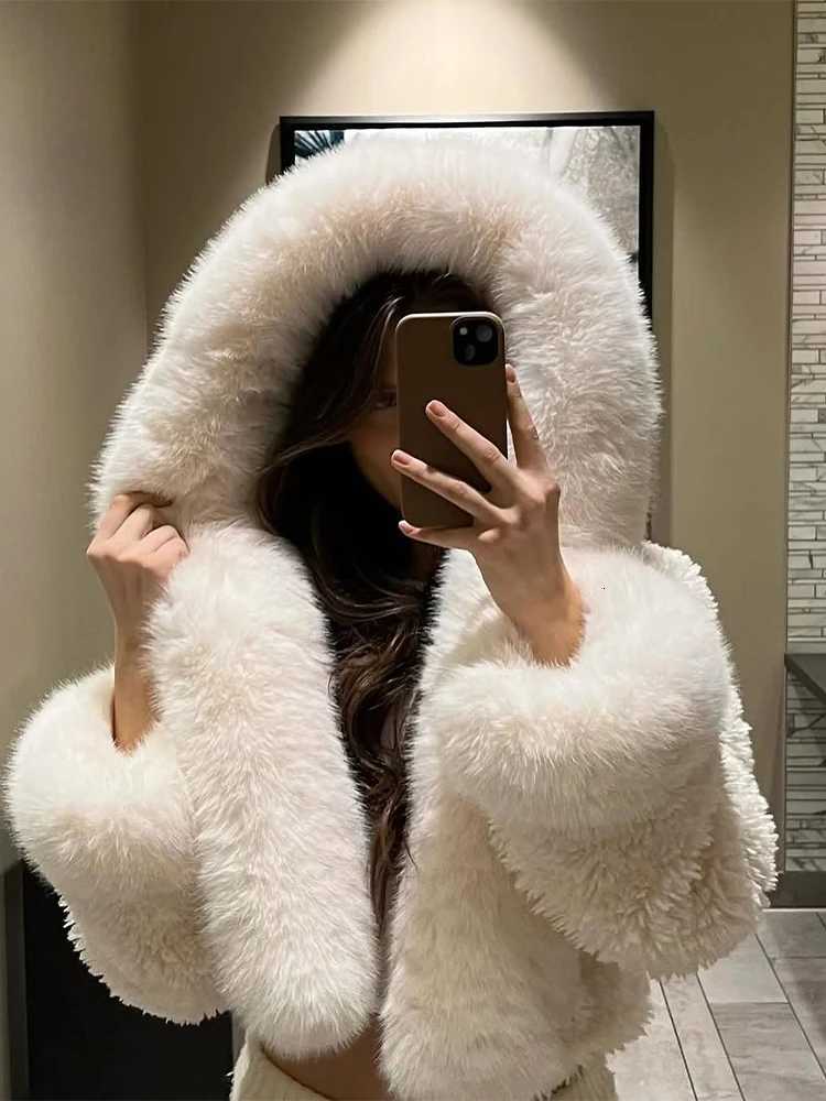Pure White Faux Fur Short Jacket Casual Lapel Full Sleeve Loose Thickened Hooded Jacket 2025 Womens Winter Streetwear New StyleT251201