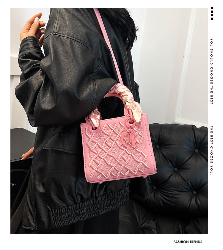 Heavy industry embroidery diamond checkered Davis bag high-end crossbody bag versatile fashion silk scarf shoulder handbag