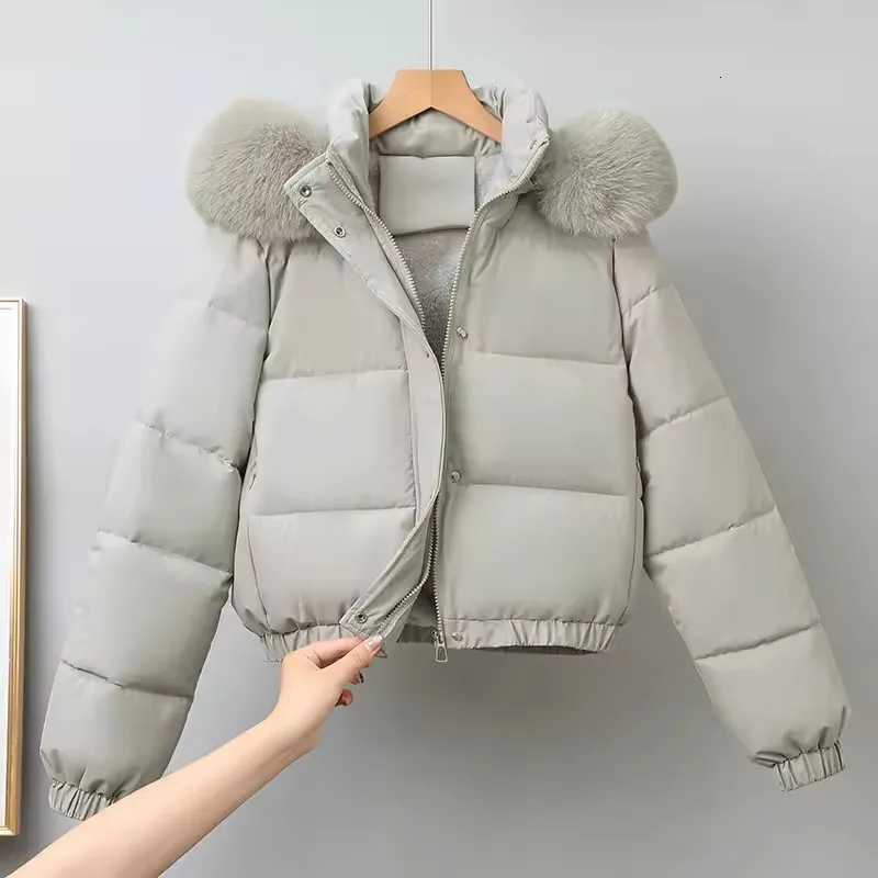 Winter Short Parkas Womens Cotton-padded Clothes Fleece Lining Thicken Warm Outerwear Fur Collar Removable Hooded Quilted CoatT251201