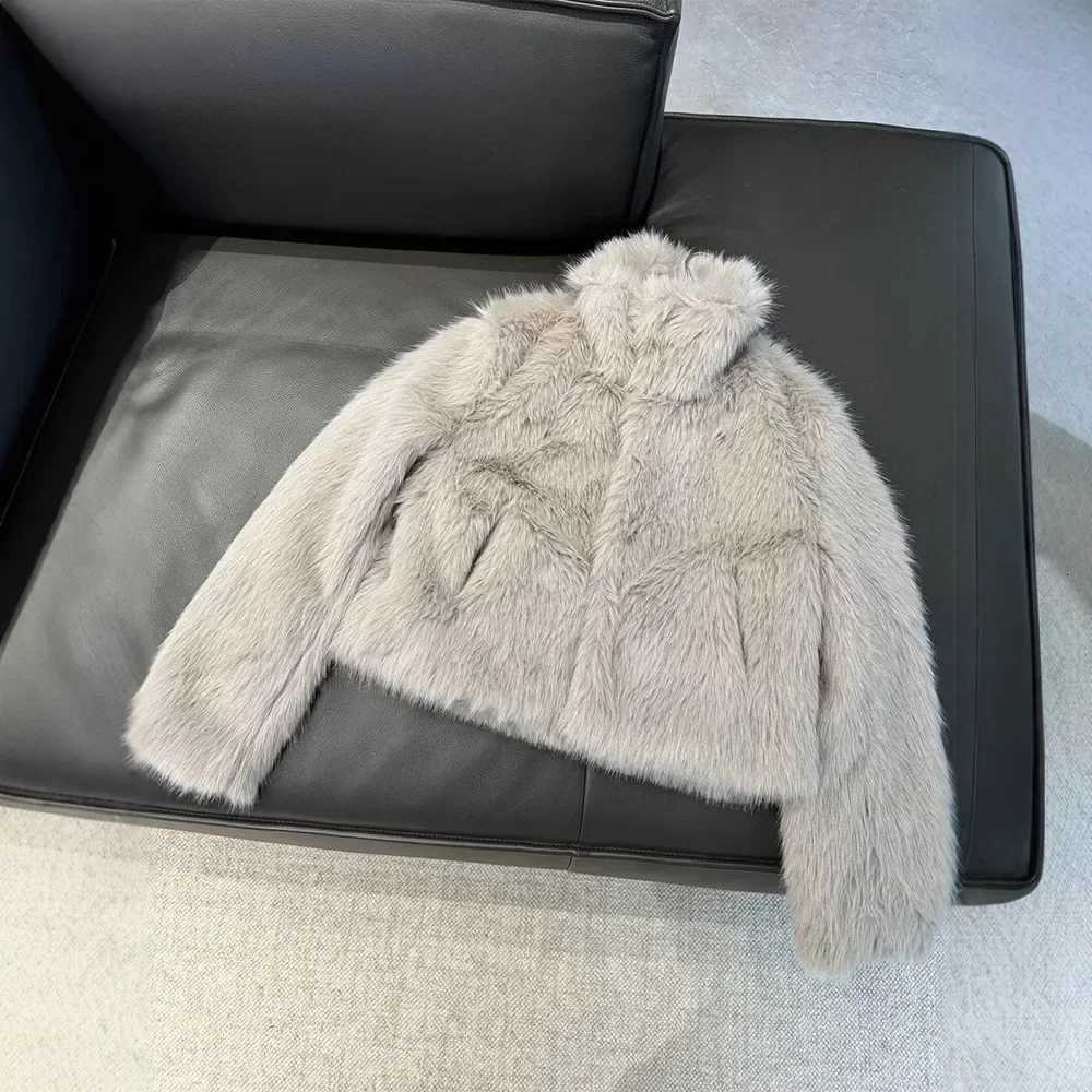 2024 Women Fashion Cropped Faux Fur Jacket Coat Long Sleeve Front Snap-button Female Outerwear Chic Lapel Collar Thick CoatT251201