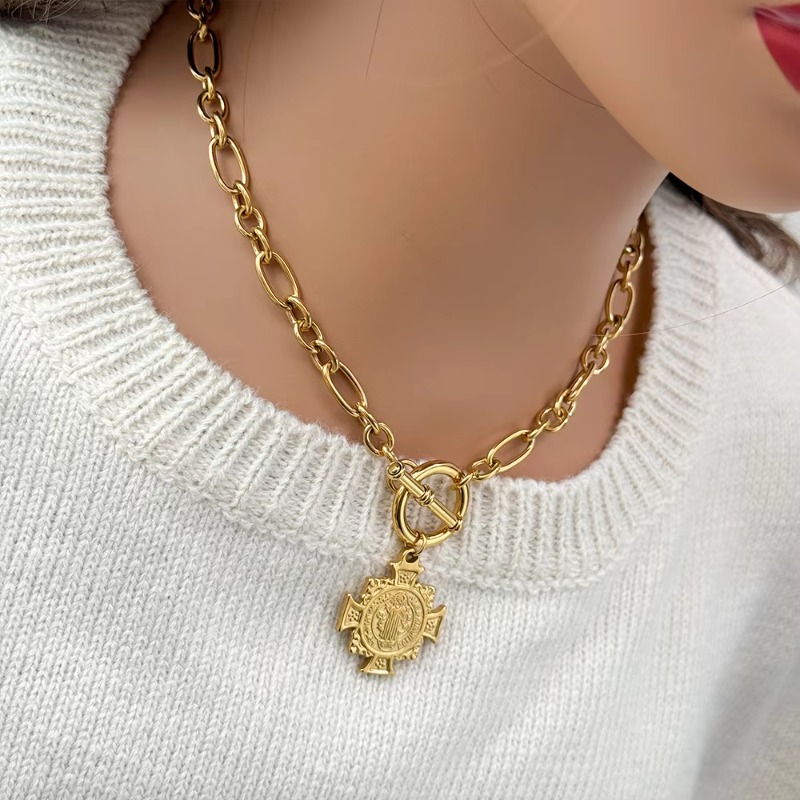 Jewellery Tarnish Free 18K Gold Plated Stainless Steel Oval Link Chain OT Clasp Cross Pendant Choker Necklace for Special Occasions Textured Symbolic 