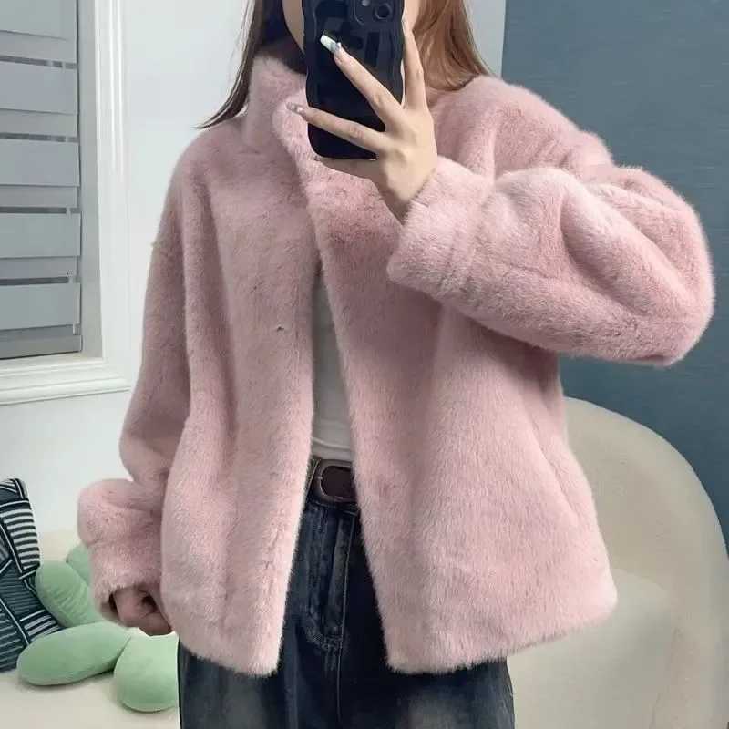 Women Fashion Stand Collar Mink Fur Top Female Long Sleeves Fox Jacket Autumn and Winter Lady Short Leather Fur OutwearT251201