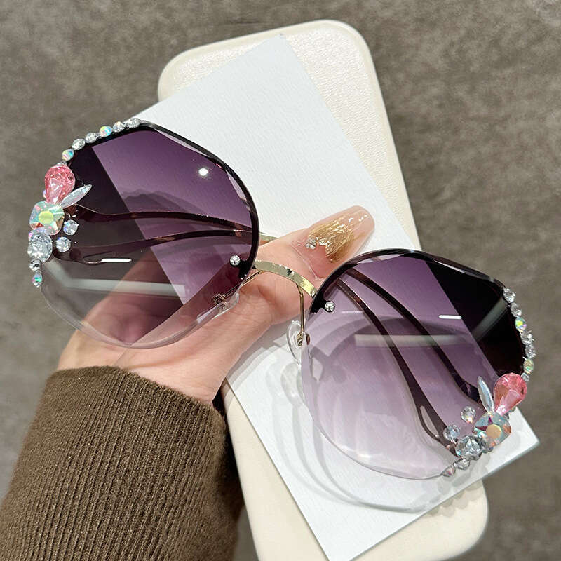 2024 New Style Personalized Diamond-Studded Sunglasses for Women, High-End Look, Face Slimming, UV Protection, Fashionable Sunshade Glasses
