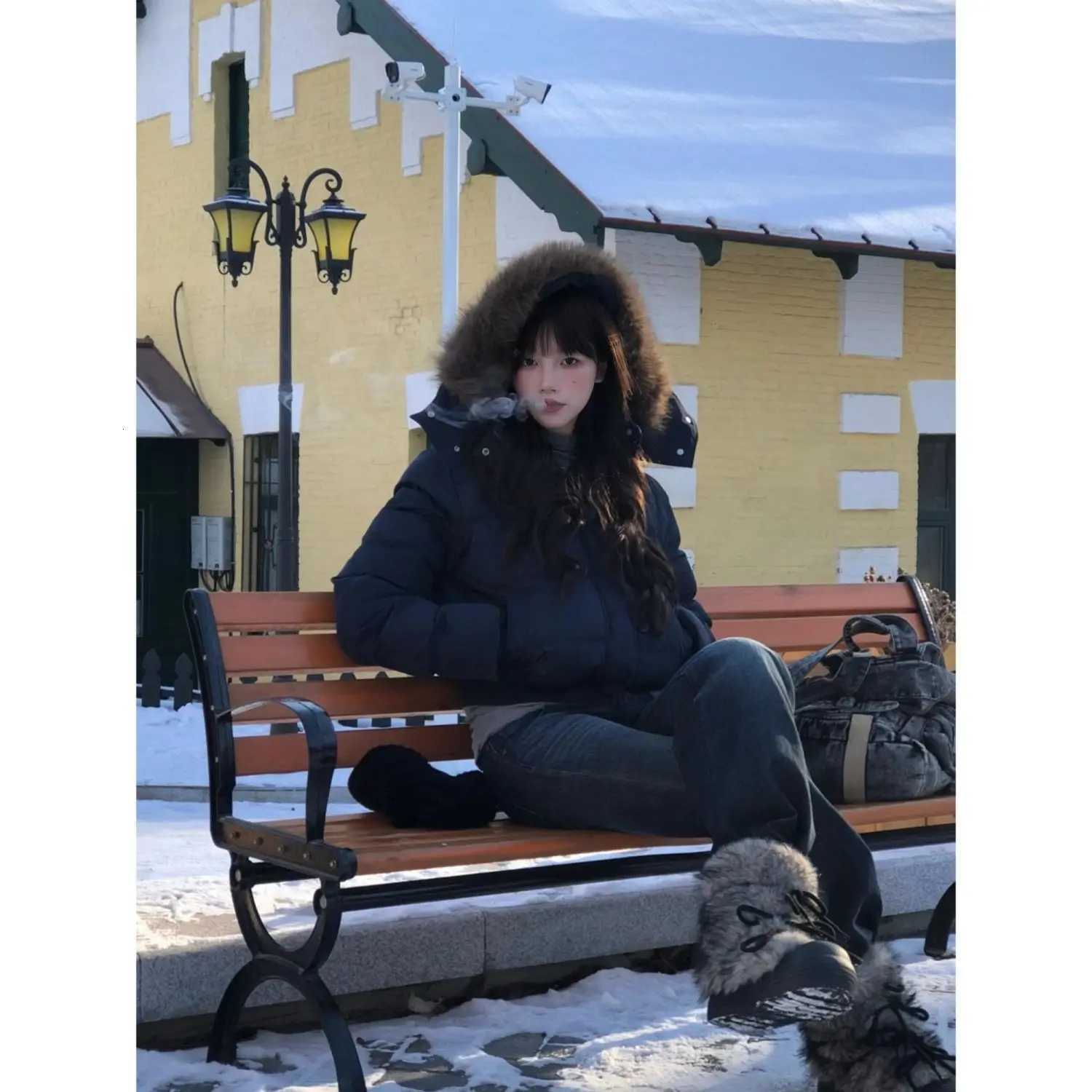 Womens Oversized Casual Big Fur Collar Thickened Coat 2025 Winter New Short Down Jacket Korean Loose Parka Coat Lady OuterwearT251201