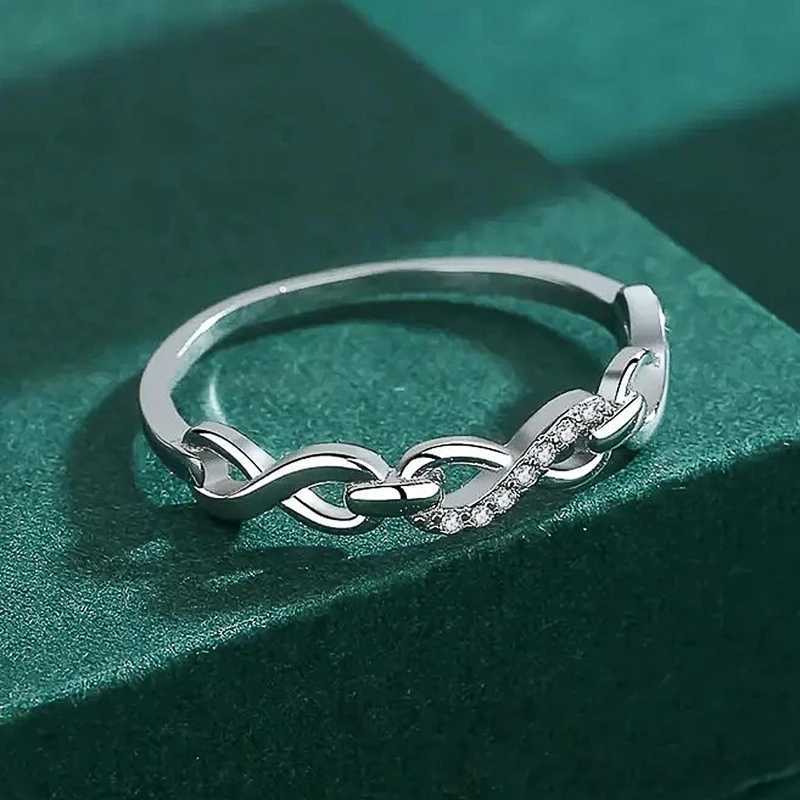 Huitan Elegant Infinity 8 Shaped Finger Ring for Women Wedding Band Accessories Silver Color Luxury Trendy Female Jewelry GiftT251201