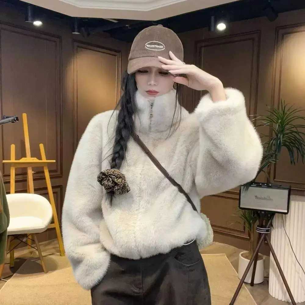 Trend Autumn Winter Womens Faux Fur Coat Warm Short Fur Jacket Soft Stand Collar Fluffy Mink-Like Fleece Top Long Sleeve ZipperT251201