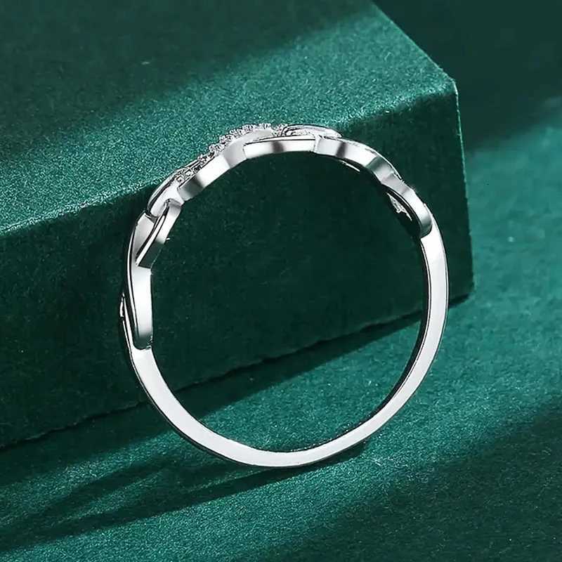 Huitan Elegant Infinity 8 Shaped Finger Ring for Women Wedding Band Accessories Silver Color Luxury Trendy Female Jewelry GiftT251201