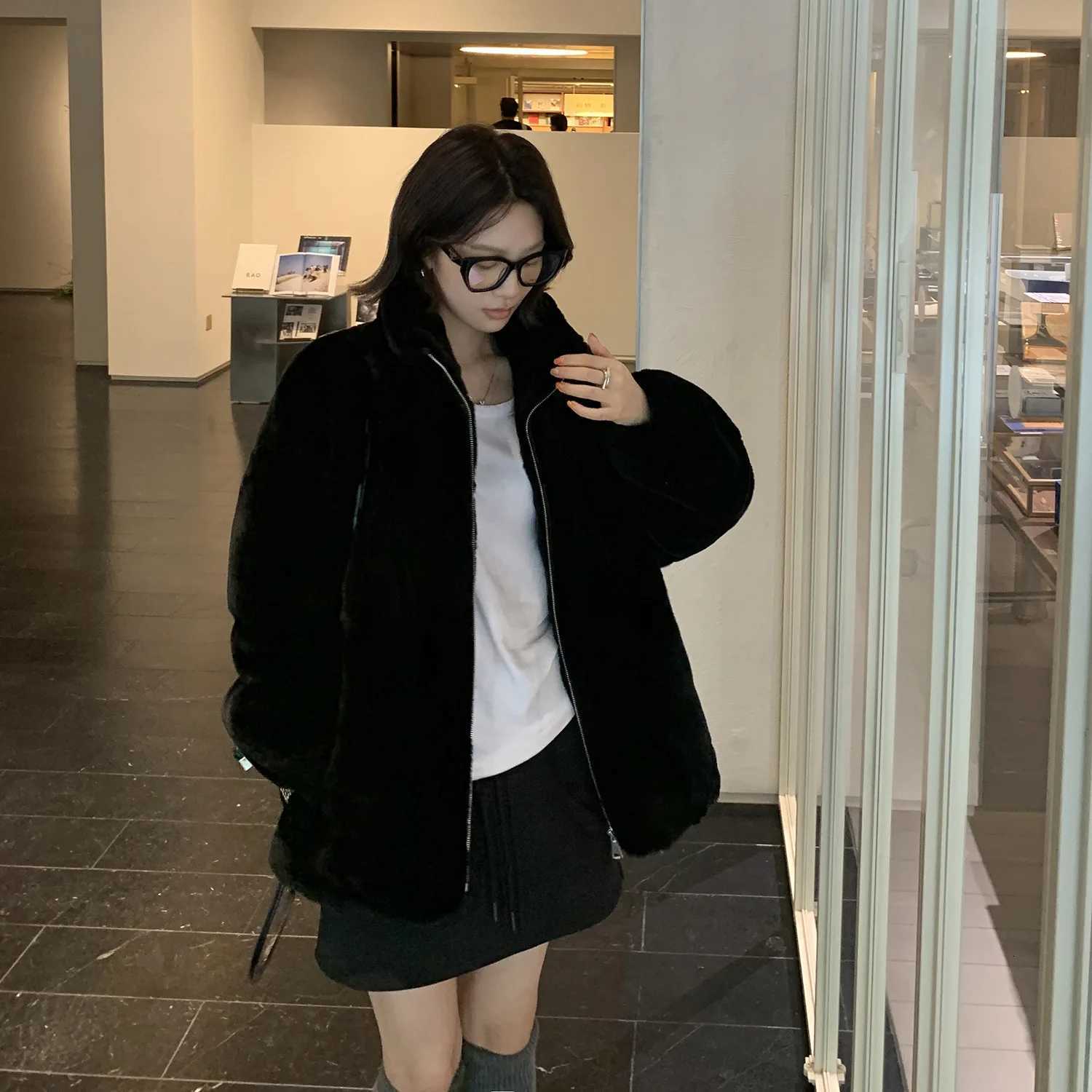 Faux Fur Coats Women Zipper Jackets Stand Collar Coat Thick Warm Y2k Streetwear Jacket Work Outerwear Autumn Winter 2025T251201