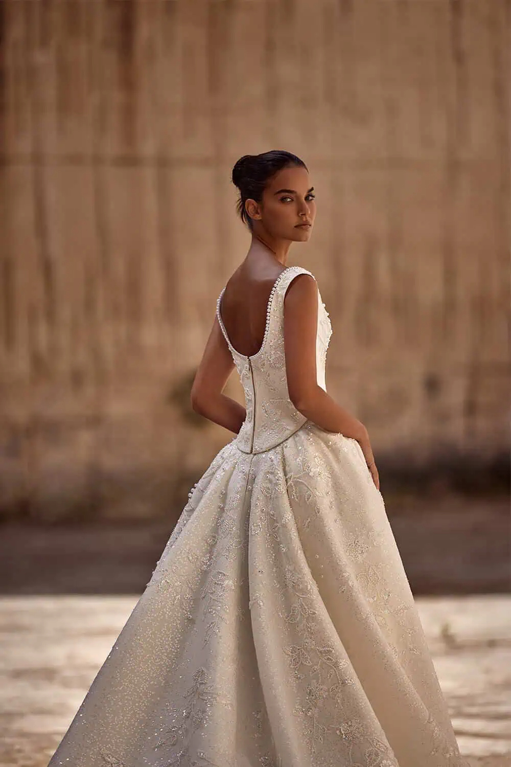 Elegant Wedding Dresses Pearls Bridal A Line Gowns Appliques Sequins Sleeveless Princess Backless Sweep Train Customized Vestidos De Novia Plus Size