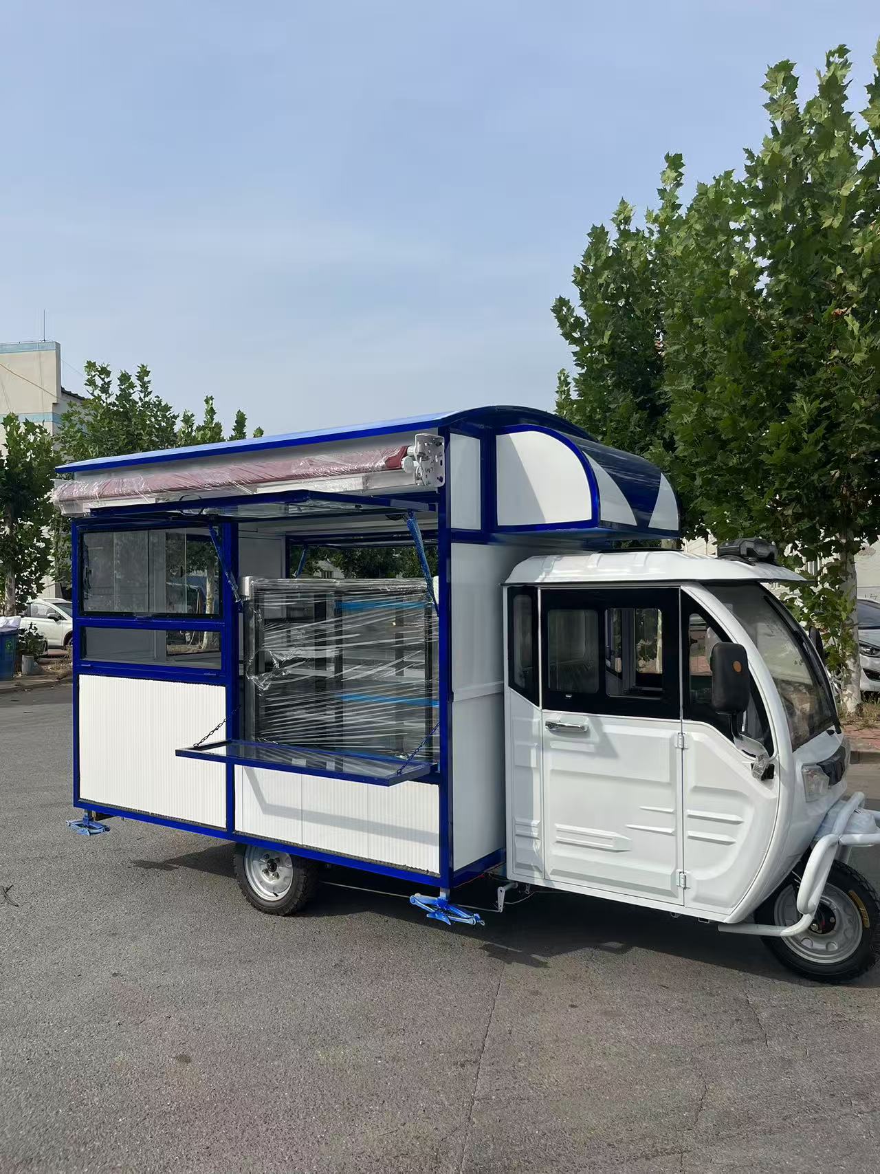 Eye-Catching 3-Wheel Motorcycle Food Cart, Perfect for Milk Tea & Coffee Retail