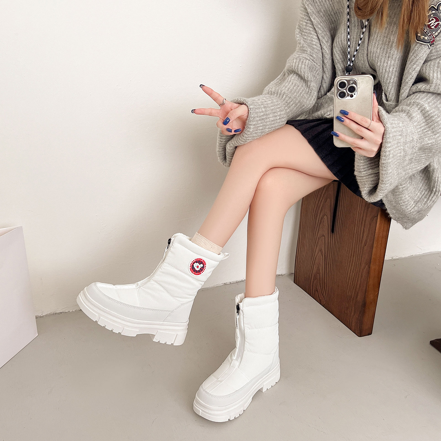 Designer Boots Women 2025 Winter Snow Boots Thick Sole Thermal Insulated Waterproof Non-Slip Mid-Calf Anti-Cold Wool Lined Thickened Cotton Boots