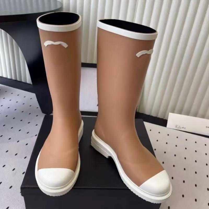 2026AW Designer Women's Designer boots Paris Rain Boots Women's Knee Boots Rubber platform rain boots Green Bright pink Black luxury CC boots with 2 colours