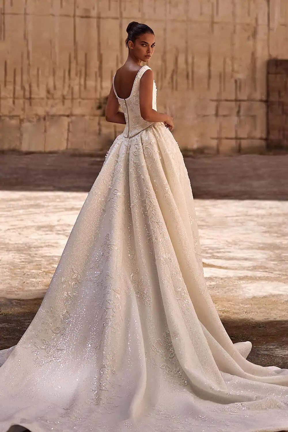 Elegant Wedding Dresses Pearls Bridal A Line Gowns Appliques Sequins Sleeveless Princess Backless Sweep Train Customized Vestidos De Novia Plus Size