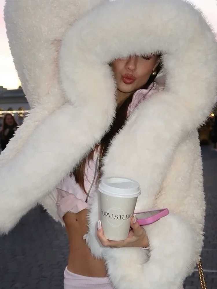 Pure White Faux Fur Short Jacket Casual Lapel Full Sleeve Loose Thickened Hooded Jacket 2025 Womens Winter Streetwear New StyleT251201