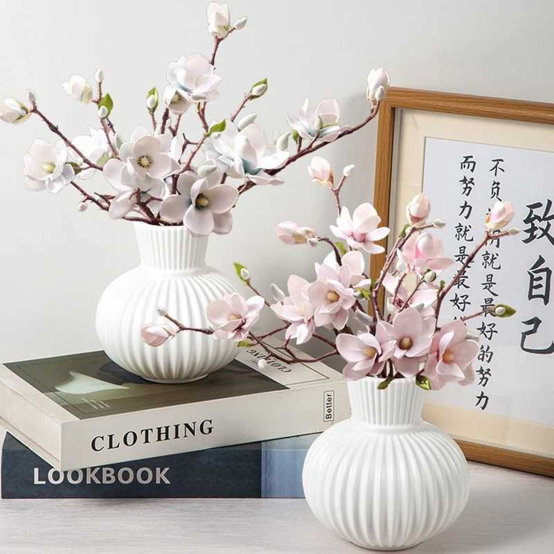 White Imitation Ceramic Vase Modern Simple Plastic Vase INS Flower Arrangement Ornaments Artistic Aesthetic He Decoration Y251201