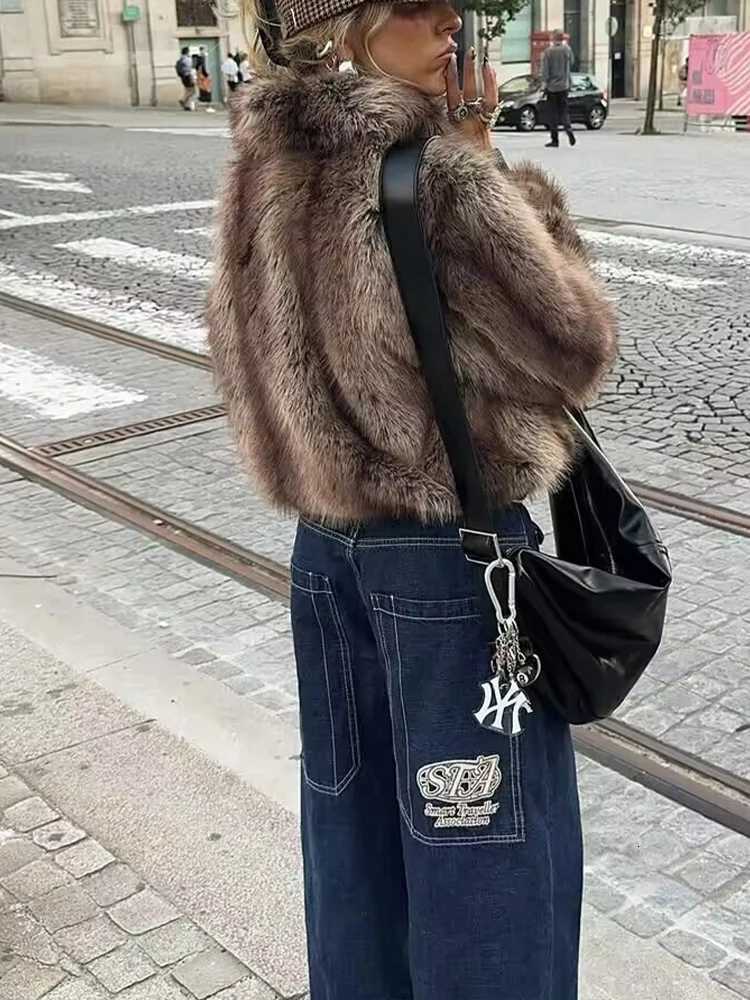 HH Womens 2025 Winter Fashion Contrasting Fur One-piece Jacket Warm Lapel Zipper Decoration Casual Fur Womens StreetwearT251201