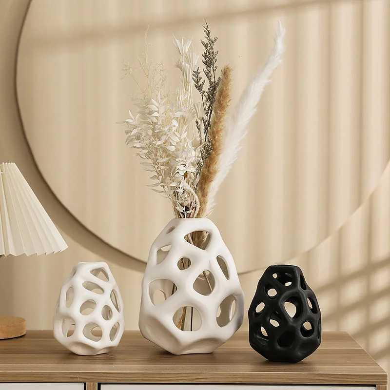 CAPIRON Hollow Out Ceramic Vase White Black Nordic ical Aesthetics Off He Living Ro Interior Decoration Acessories Y251201