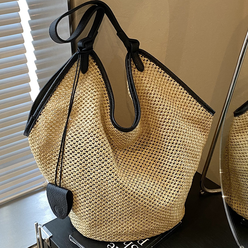 Summer New Woven Straw for Women Fashion Korean Niche Single Shoulder Bucket Beach Bag