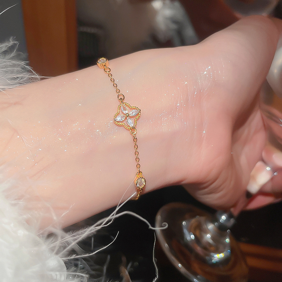 French Retro Zircon Flower Pearl Elegant Temperament Niche Versatile Bracelet Light Luxury High-end Feel Women's Jewelry - view 4