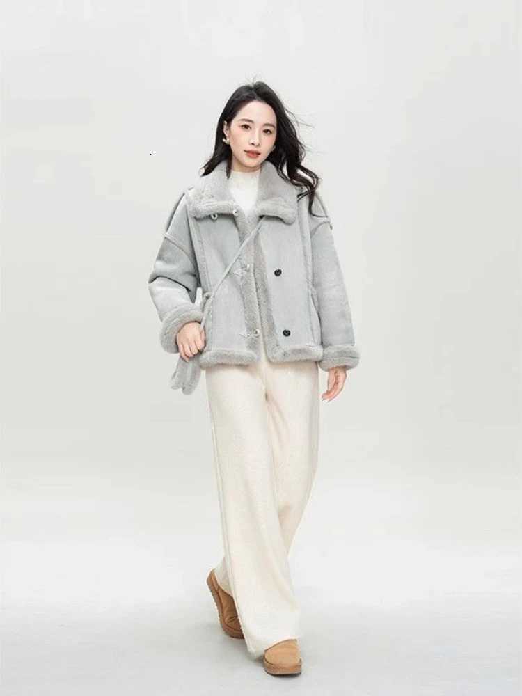 2025 Winter Fashion New Womens Simulated Fur Coat Thickened Imitation Fur Integrated Stand Collar Thickened Warm CoatT251201