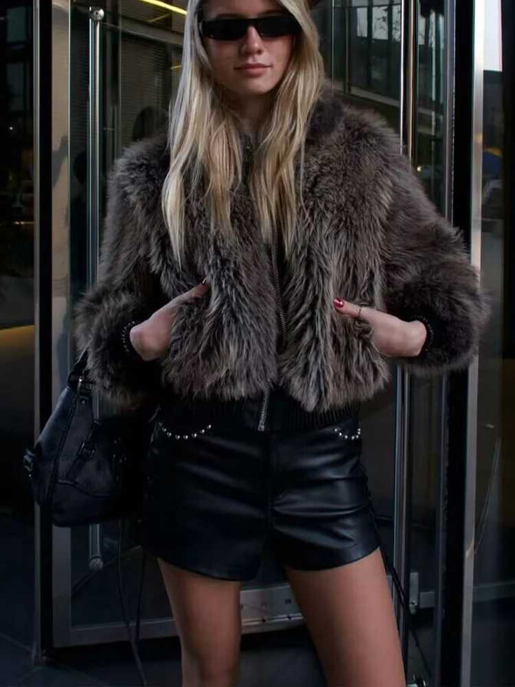 HH Womens 2025 Winter Fashion Contrasting Fur One-piece Jacket Warm Lapel Zipper Decoration Casual Fur Womens StreetwearT251201