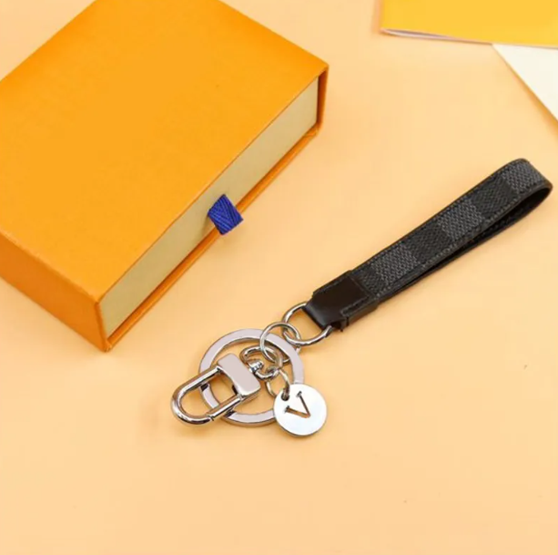 Designer Keychains Keychains and Ring holders Brand Designer Keychains Keyring hangers Leather car Keychains Hipster brand keychains ij