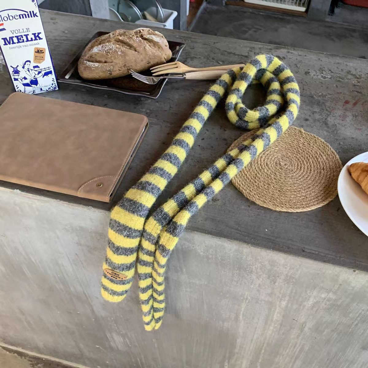 Long and narrow scarf, hip-hop, small batch, fashionable, striped, leather label, knitted scarf, suitable for both men and women, XJ251028