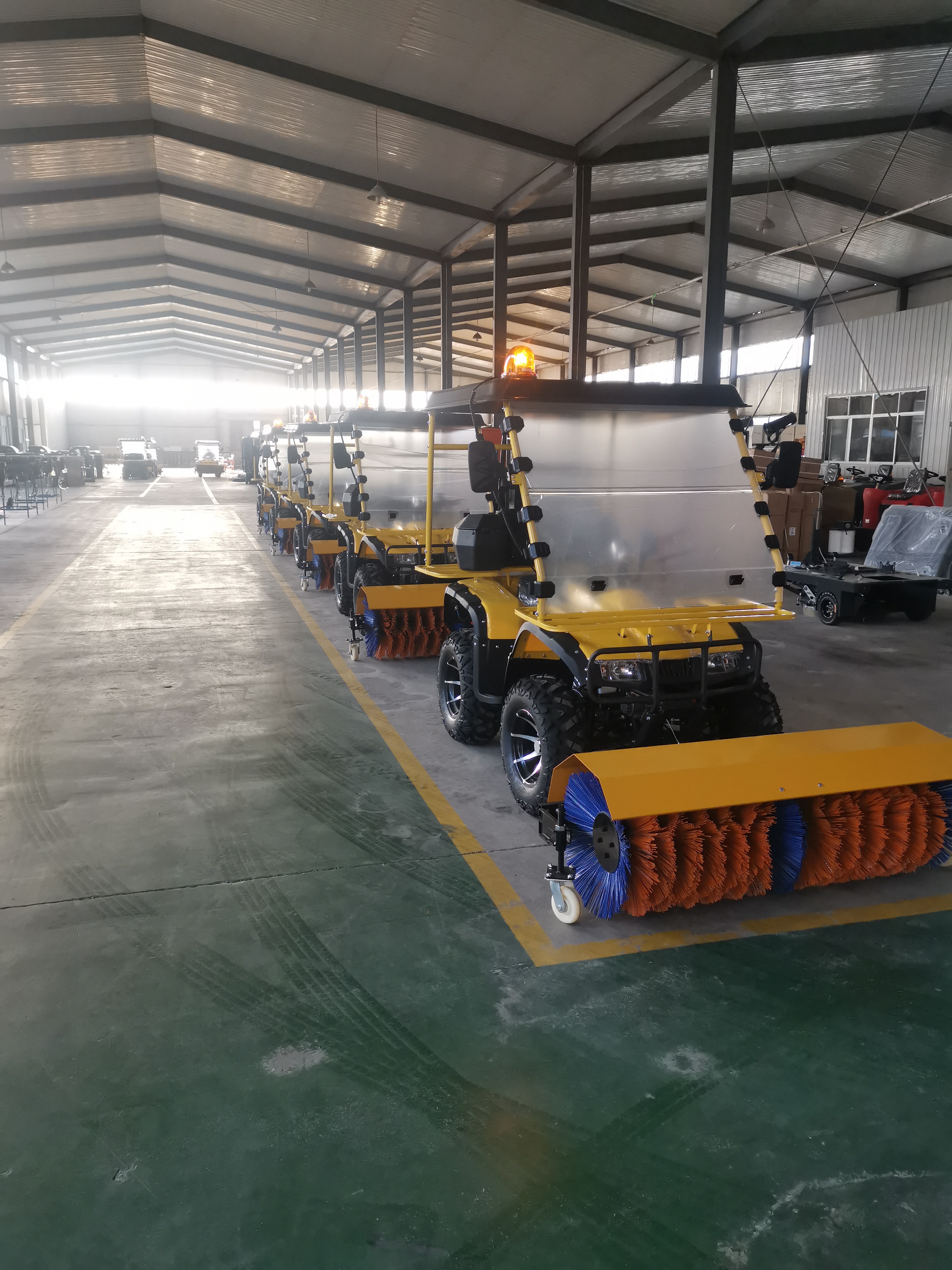 All-Weather YG Snowplow | Featuring Advanced LED Warning Lights for 24/7 Safe Operations in Denmark