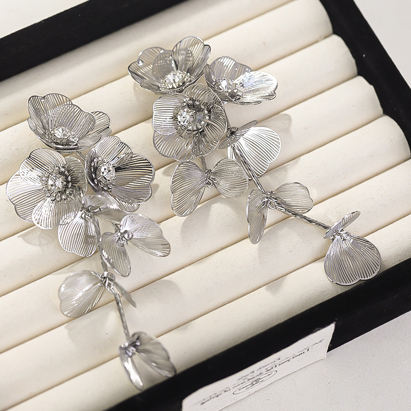 Free shipping Creative Waterfall Fish Tail Pattern Long Tassel Silver Needle luxury Fashion designer free shipping Inlaid Diamond Flower Earrings