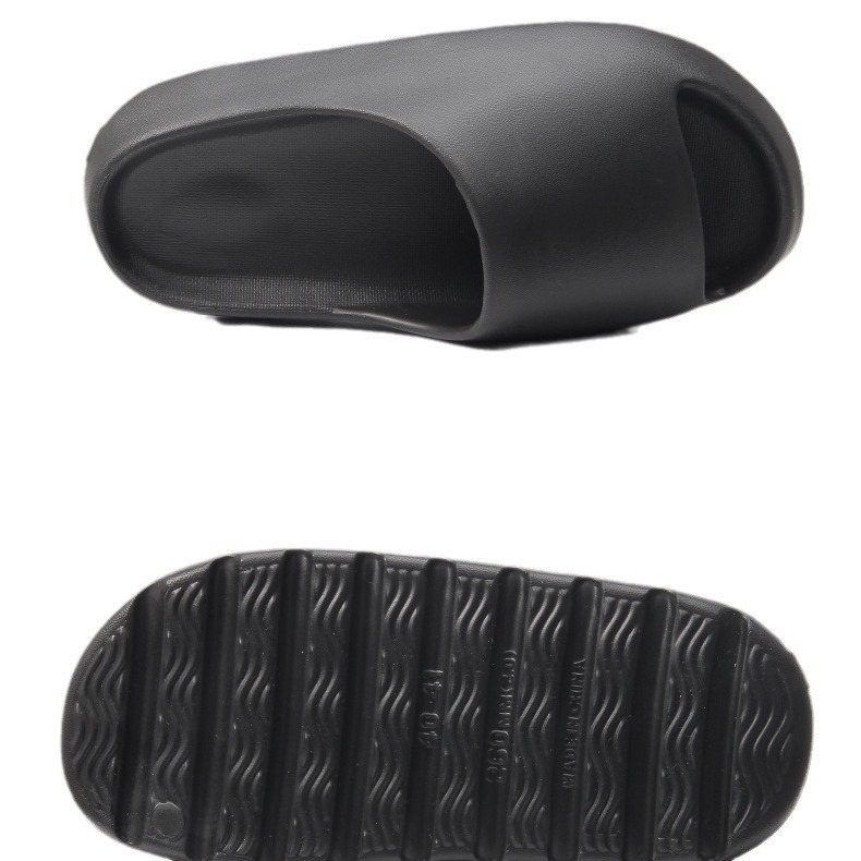 Men's slippers are worn both indoors and outdoors. They are wear-resistant, thick-soled and anti-slip. They are suitable for bathing in the bathr