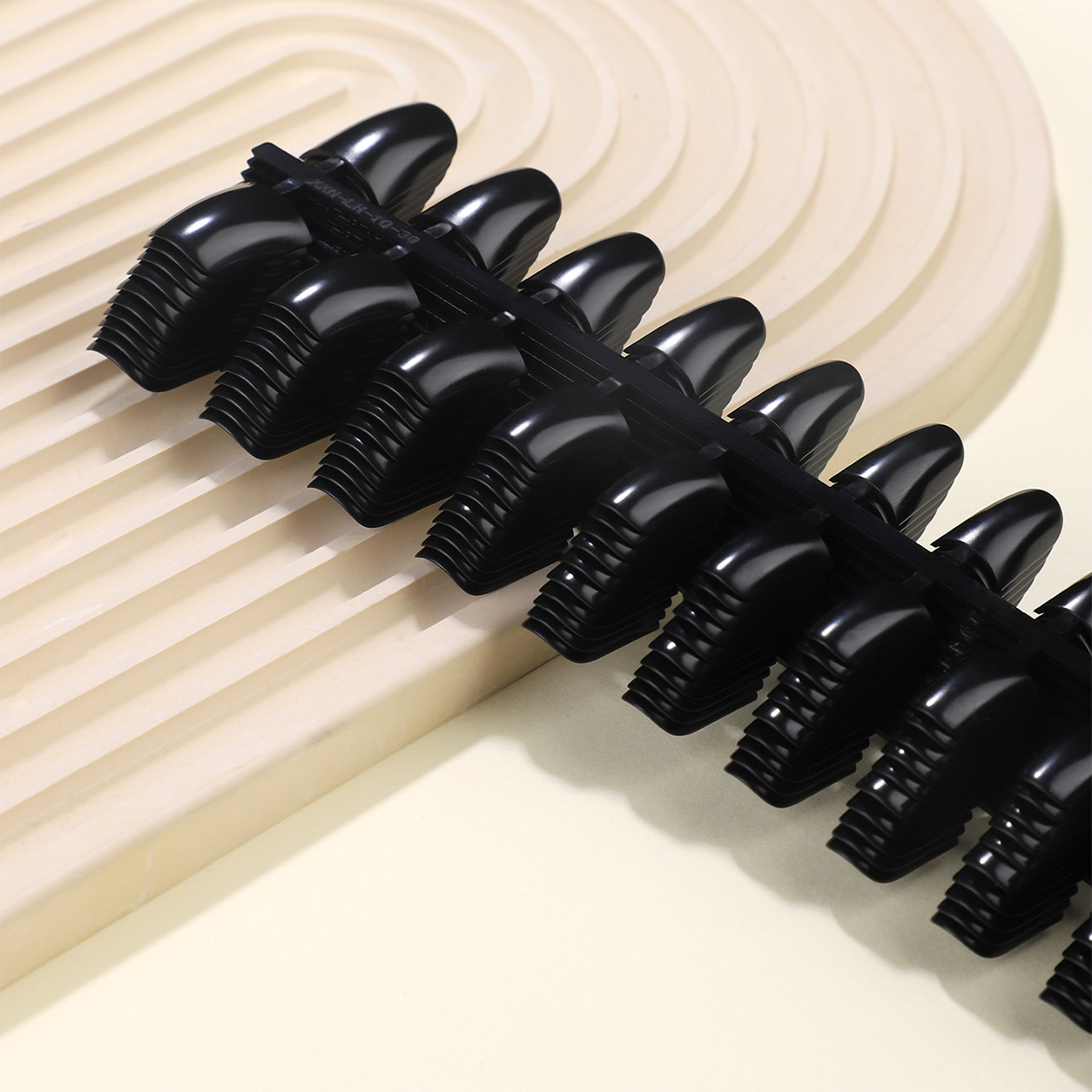 300 strips of medium-length thickened duck nails, solid color press-on nails, suitable for girls and ladies as gifts and daily wear nails