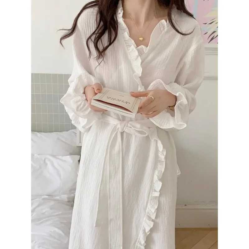 Bathrobe Women Shower Long-Sleeved Robe Autumn and Winter Simple Solid Ruffle Korean Version of the Student Pajamas Bath Rob C251202