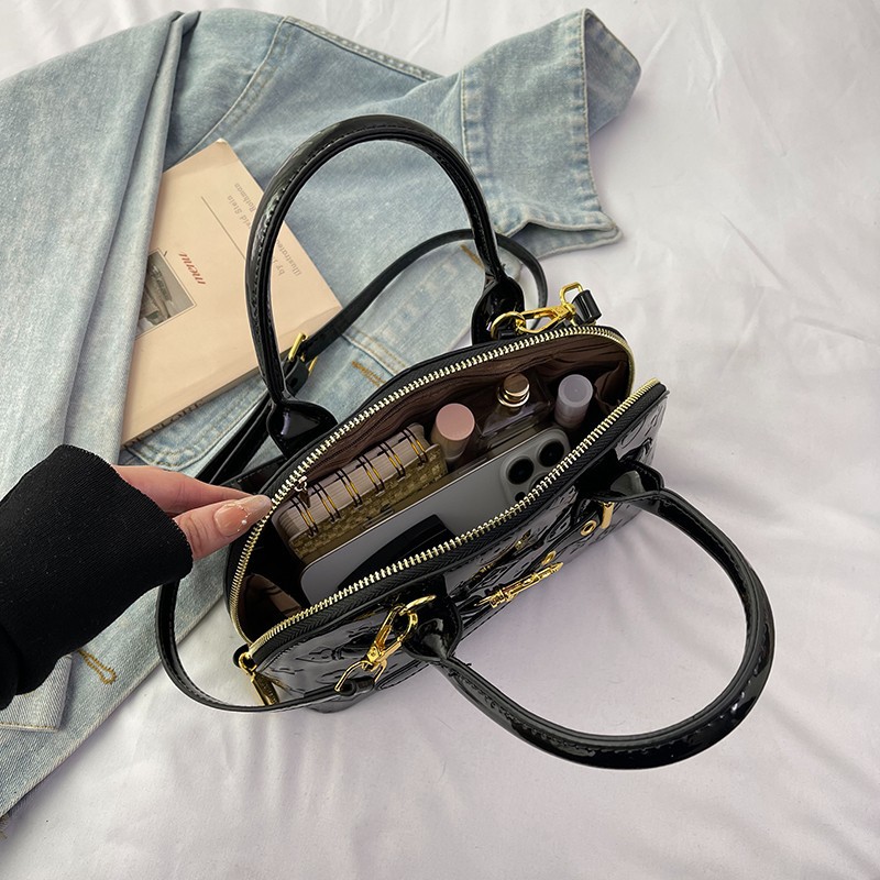 Designer Bag 2025 New Arrival Retro Handheld Commuter Bag with Unique & Versatile Design - Chic Shell-Shaped Crossbody Shoulder Bag for Women