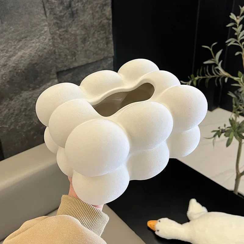 Modern Flocked Cloud Ceramic Tissue Box Desk Ornaments White Cloud Shape Porcelain Tissue Box Bedside Table Paper Towel Case New H251201