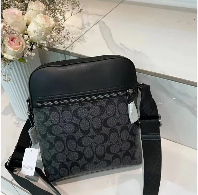 Designer Bag Camera Men Shoulder Bags Classic Embossing Leather Handbags Wallet Top Quality Fashion Womens Exquisite Double Letter Messenger Cross body purse