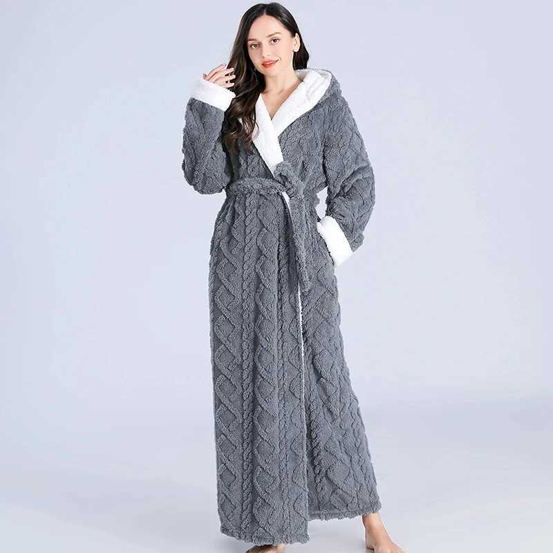 Loose Long Thick Bath Robe Hooded Winter Thick Women Bathrobe Flannel Terry Warm Comfortable Sleepwear for Female Dressing Gown C251202