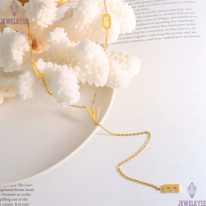 new autumn and winter sweater chain designer necklace for woman stainless steel love pendant long silver rose gold necklaces daily outfit jewelry birt