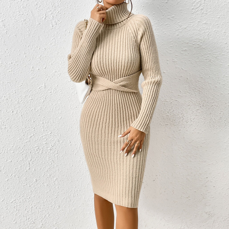 The autumn and winter style is a high-necked slim-fitting knit dress 250214