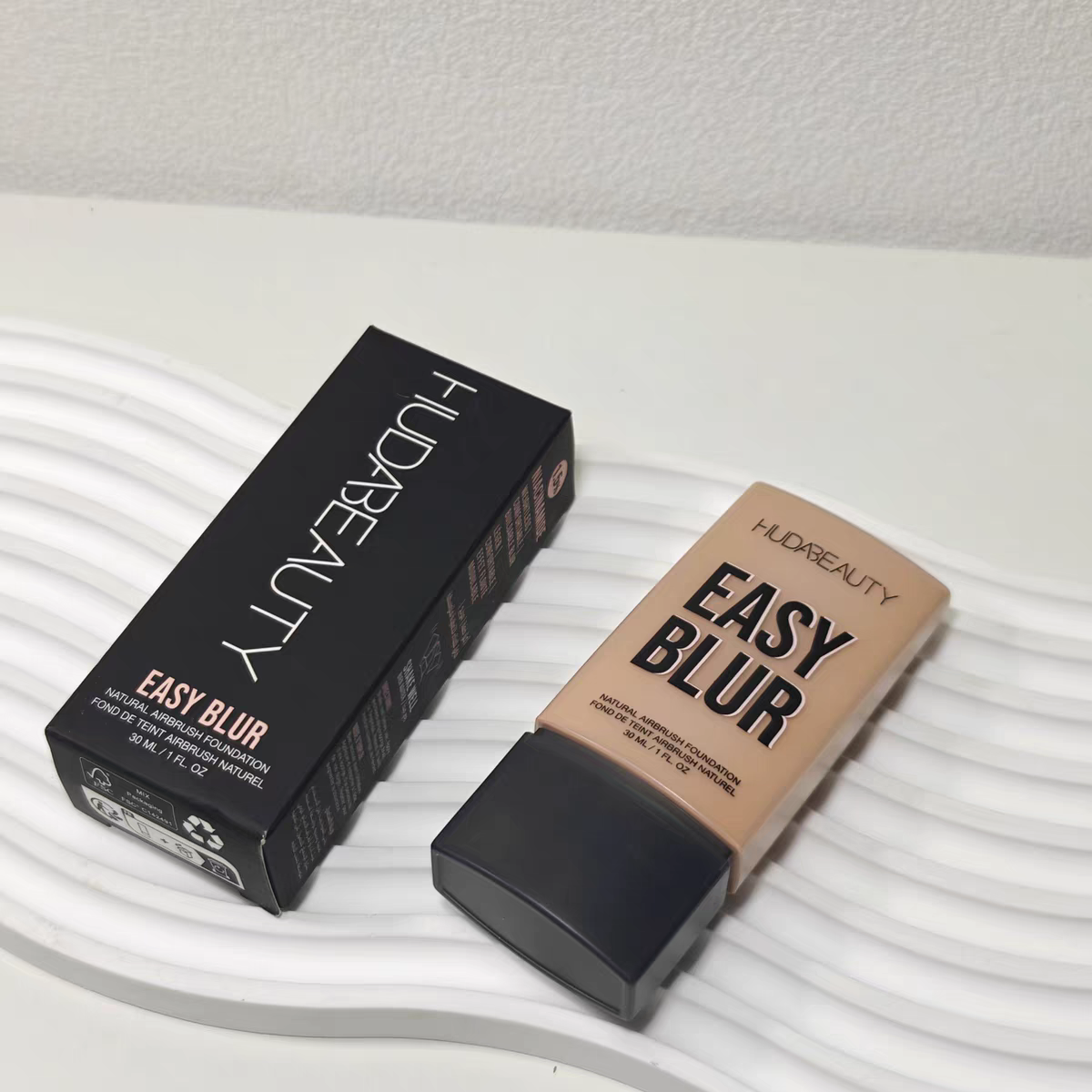 HUDA Beauty New Easy Blur Natural Air Moisturizing Soft Pyramide Skin Liquid Foundation Primer Silicone Free Smooth Pore Pre Makeup Lotion 30ml High Q