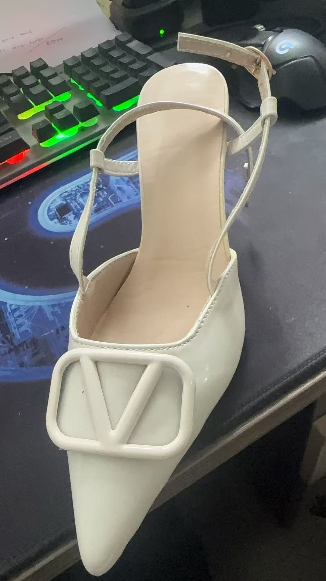 Free shipping Designer Dress Shoes 2025 New Fashion Versatile High Heels Women's Shallow Mouth Fashion Shoes Versatile Thin Heels apricot