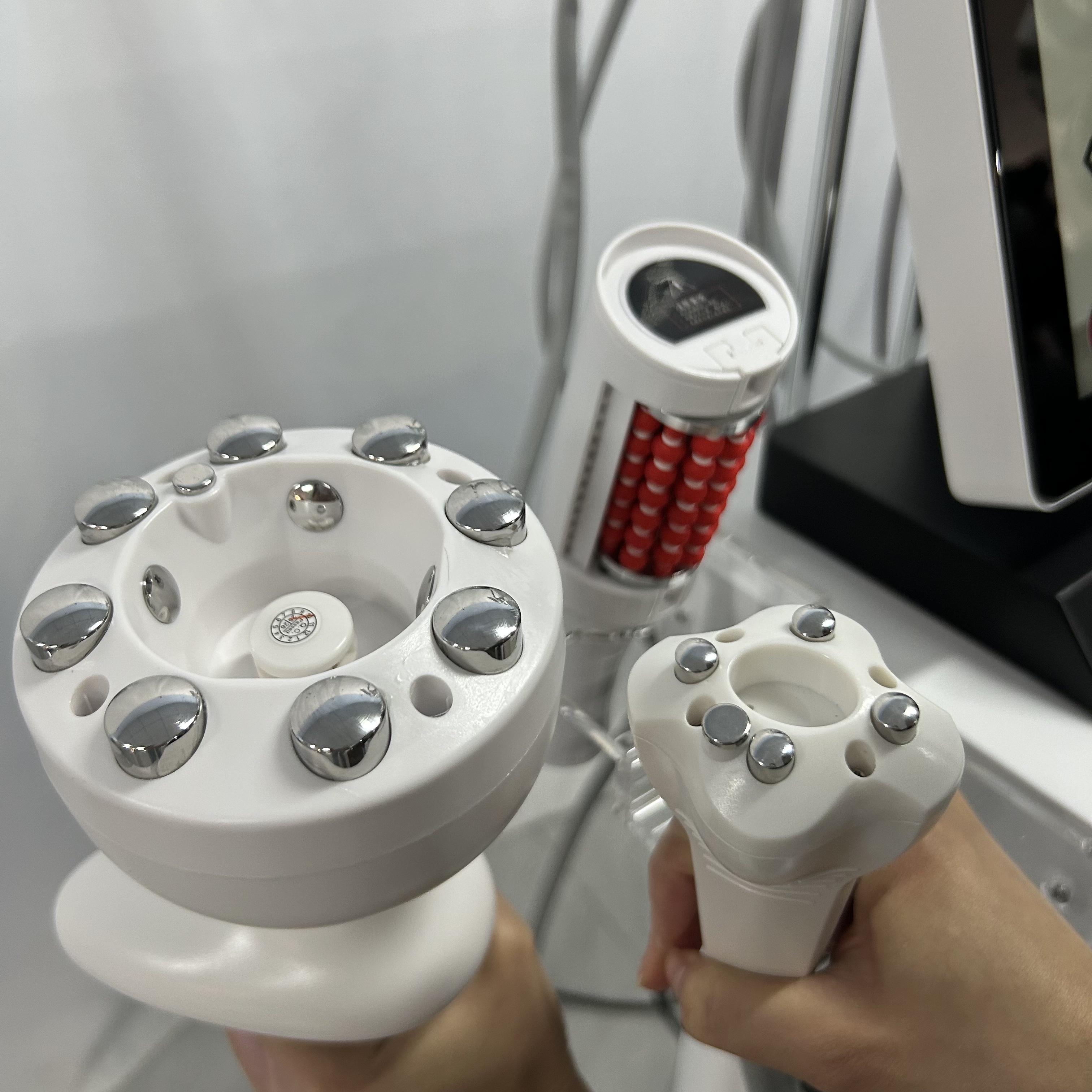 Professional 4D RF Body Slimming and Roller 2-in-1 Machine For Cellulite Reduction Skin Tightening and Abdominal Contouring Non-Surgical Equipment