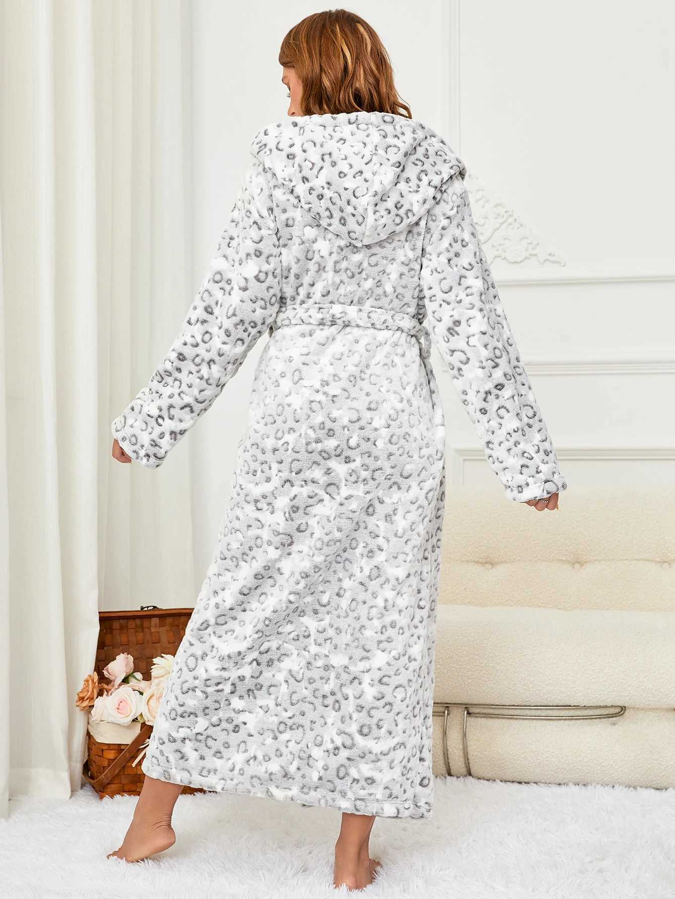 RONGTAI Womens Leopard print Hooded Bathrobe Ladies Fleece Plush Warm Long Robes Fleece Nightgown Sleepwear C251202