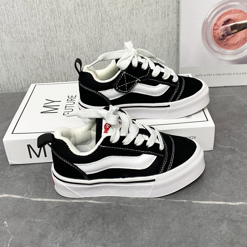 Chunqiu Children's Fashion Board Shoes Classic Black White for Boys and Girls Breathable Casual Slides with Anti-Slip Soles