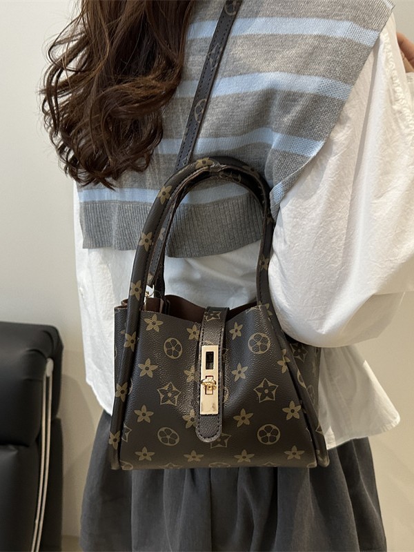 Bestselling Designer's new women's bucket bag fashionable retro versatile large capacity printed shoulder bag crossbody bag black coffee fre