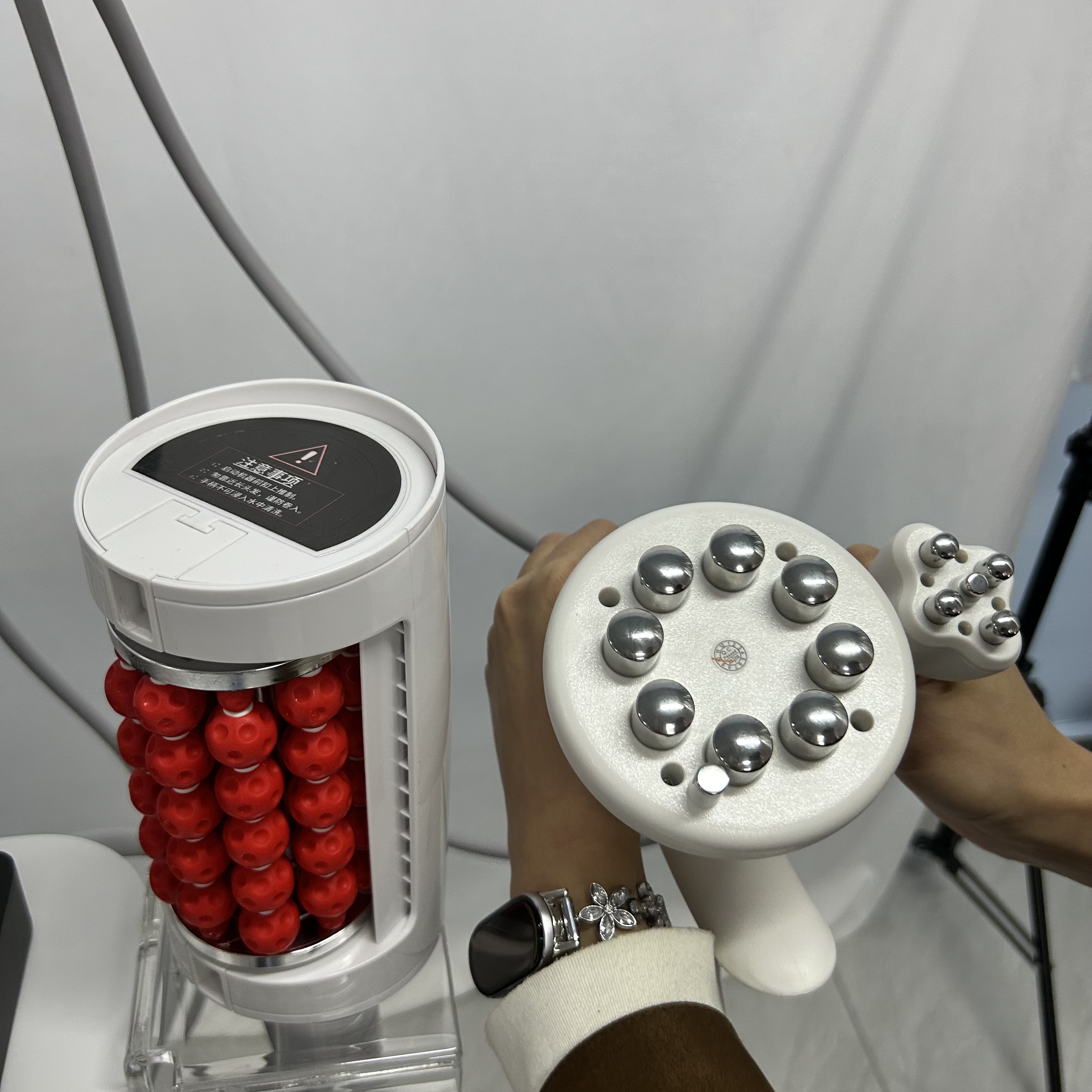 Professional 4D RF Body Slimming and Roller 2-in-1 Machine For Cellulite Reduction Skin Tightening and Abdominal Contouring Non-Surgical Equipment