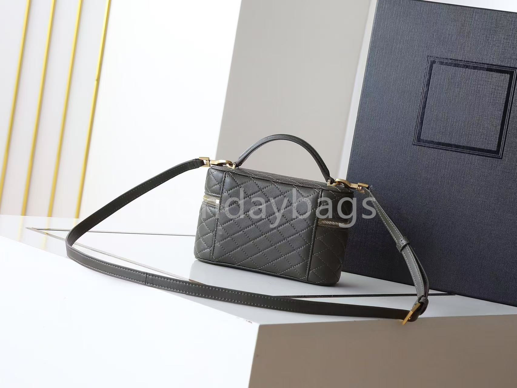 Designer bag, makeup bag, handbag, luxury bag, flip chain bag, imported sheepskin shoulder bag, crossbody bag, small square bag, simple and fashionable casual bag