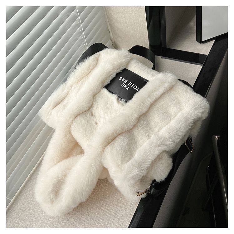 Winter Faux Fur Plush Tote Women's Letter Designer Large Capacity Handbag Tote Shoulder Bag Female Satchel Bags Bolsas wholesale