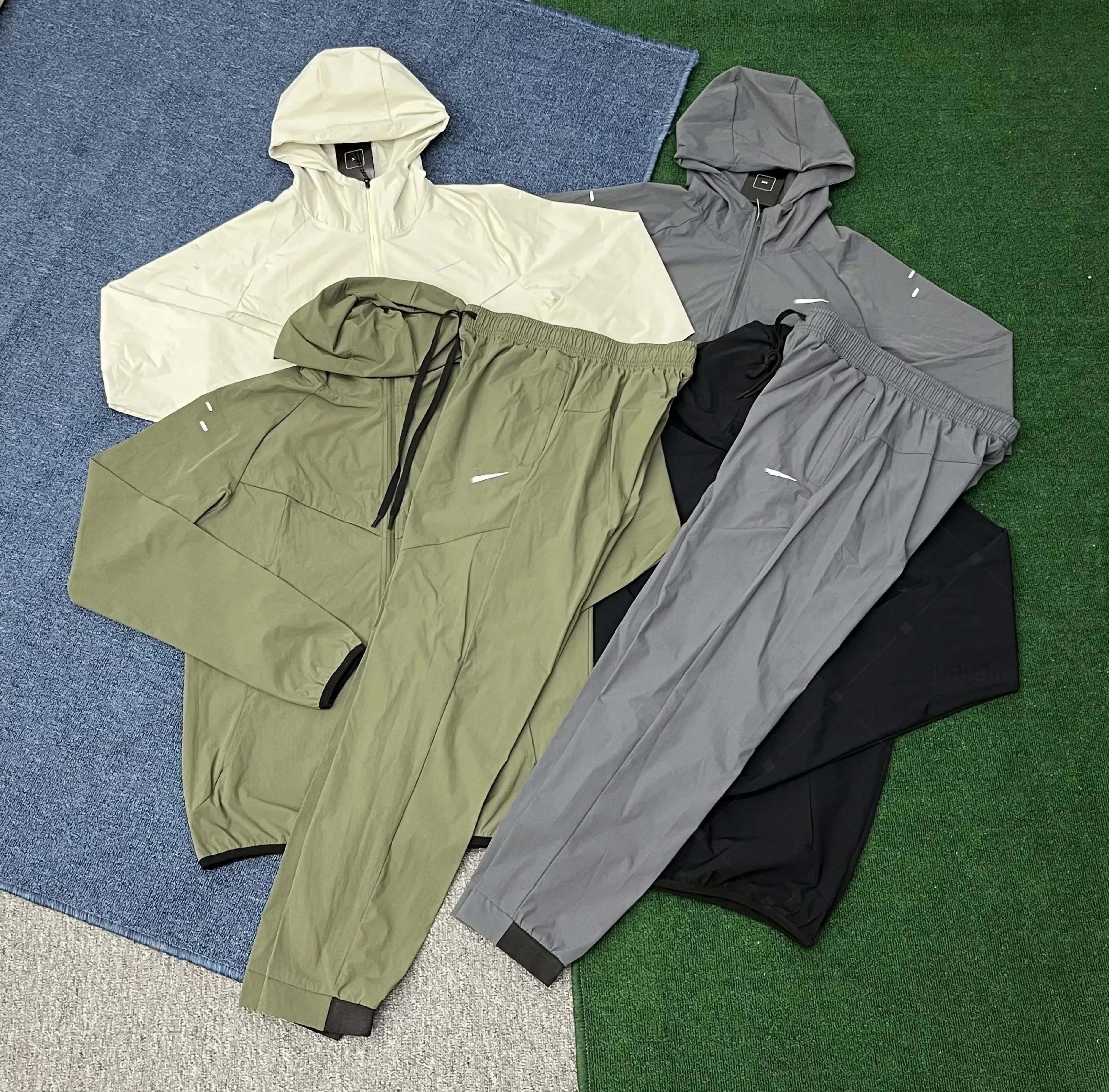 Mens Tracksuits Tech Set Designer jacket and pants T Shirts Shorts Two-piece Womens Fitness Suit Print Quick Drying and Breathable Sportswear Basketball T-shirt