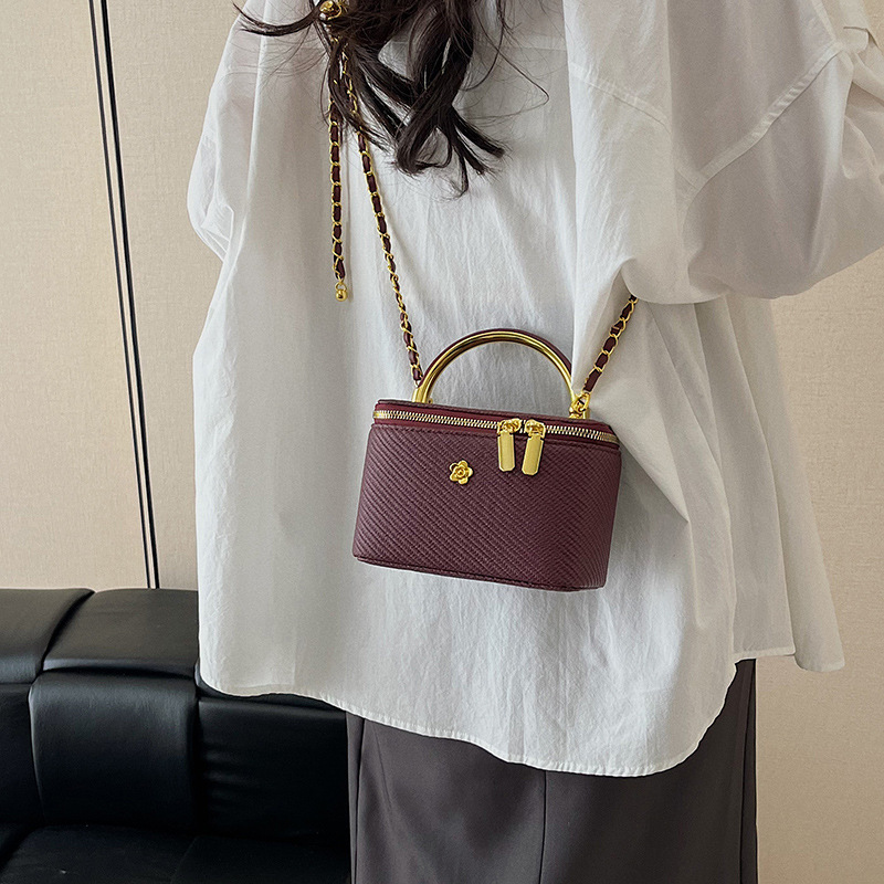 Luxury elegant Women's 2025 New Retro Matte Handheld Box Bag with Chic Quilted Pattern Chain Crossbody Versatile Shoulder Bag Free Shipping