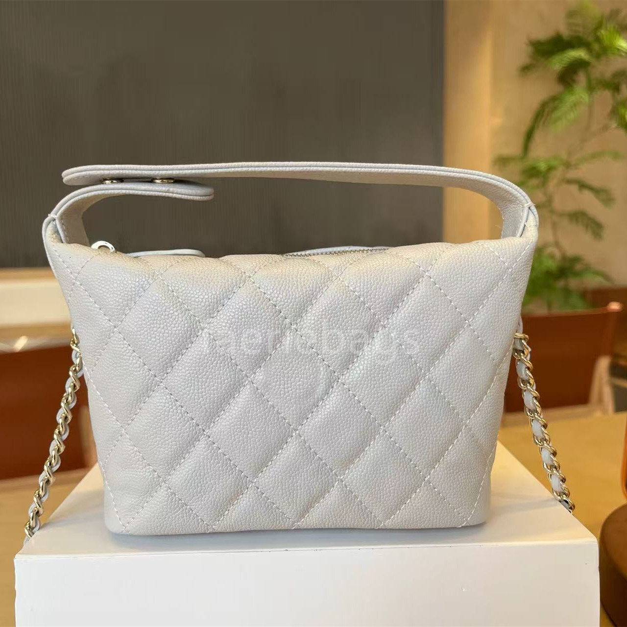 Designer bag top-quality lunch box bag calf leather metal chain shoulder bag crossbody bag handbag fashion bag casual bag formal bag Genuine leather luxury bag